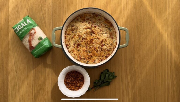 Foto de Arroz de Forno com Frango: Receita Deliciosa e Fácil!