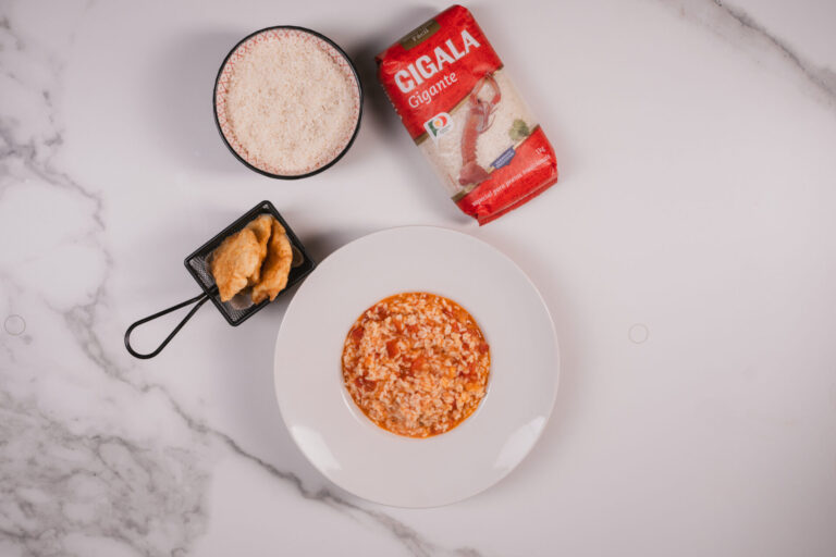 Foto de Filetes de Pescada com Arroz de Tomate: Receita Fácil