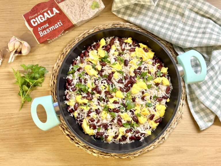 Foto de Arroz Com Feijão e Ovo Frito: Sabor e Tradição