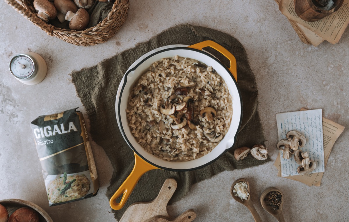 Risoto de cogumelos: receita cremosa e fácil