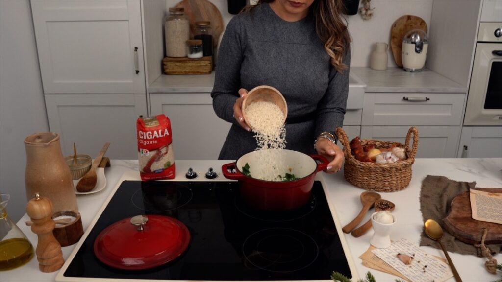 Acrescente o arroz Gigante Cigala e misture bem