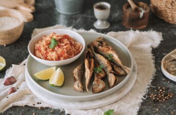 imagen receta Carapaus fritos com arroz de tomate – uma receita tradicional portuguesa