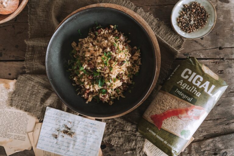 Foto de Arroz de passas e pinhões: receita tradicional portuguesa